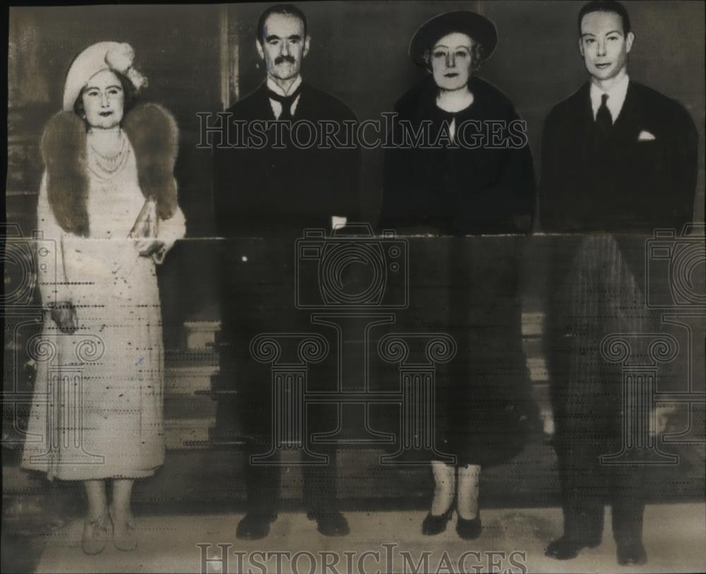 1938 Press Photo Queen Elizabeth, PM Neville Chamerlain, Mrs Chamberlain - Historic Images