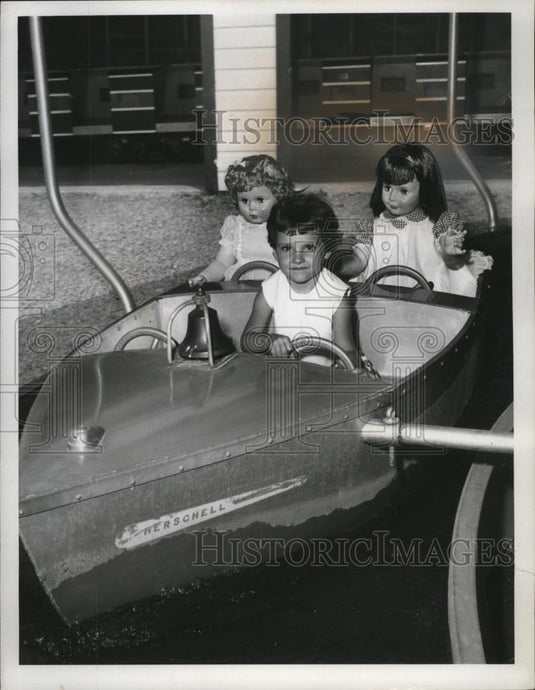 1959 Press Photo Debbie Nicha, Play pals at Westlake Kiddy Park - neo06320 - Historic Images