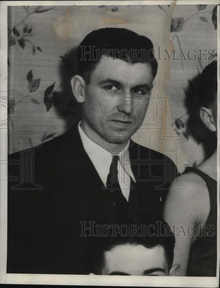 1933 Press Photo Coach W. Harold Hartman Dunkerton  - neo03748 - Historic Images