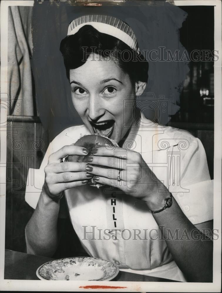 1956 Press Photo Vaudie Goodman of Shaker Heights, Ohio - neo07067 - Historic Images