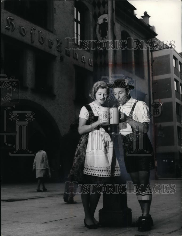 1966 Press Photo Kollmansberger Yodeling Duo, Munich, Germany to Appear in Rome - Historic Images