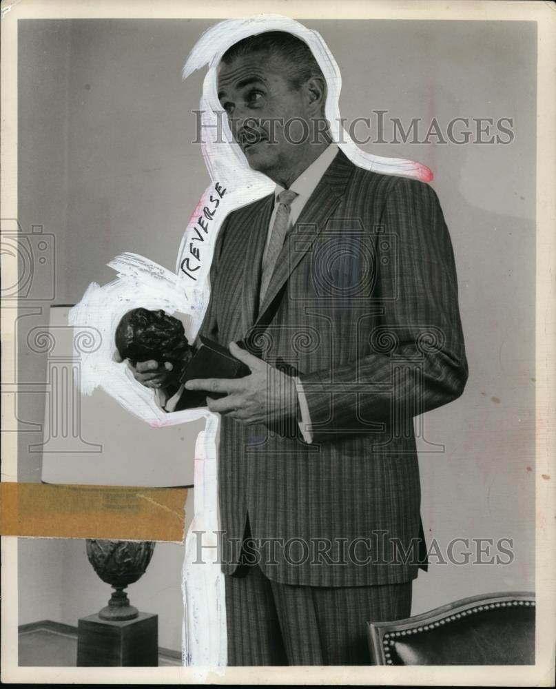 1960 Press Photo Men&#39;s Suit Fashion Model - neo02687 - Historic Images