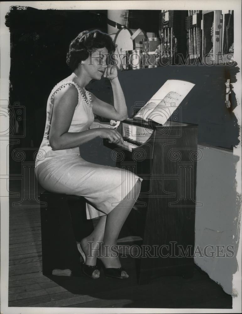 1959 Press Photo Mrs. Margie Leary - neo03527 - Historic Images