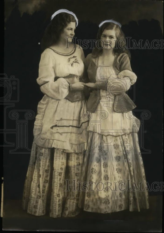 1931 Press Photo Mary Johnson, Ruth Aunspaugh Daniels Acting in Play - neo04534 - Historic Images