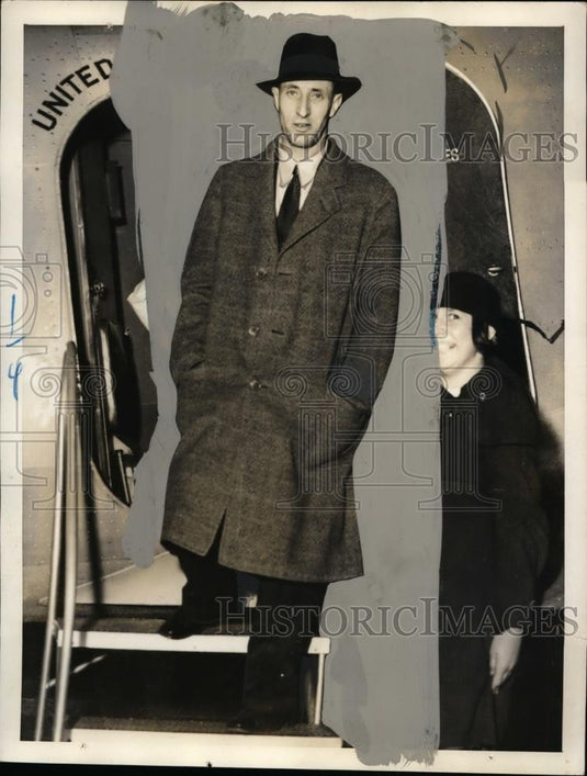 1935 Press Photo Harry Bridges & Daughter Betty at San Francisco Airport - Historic Images