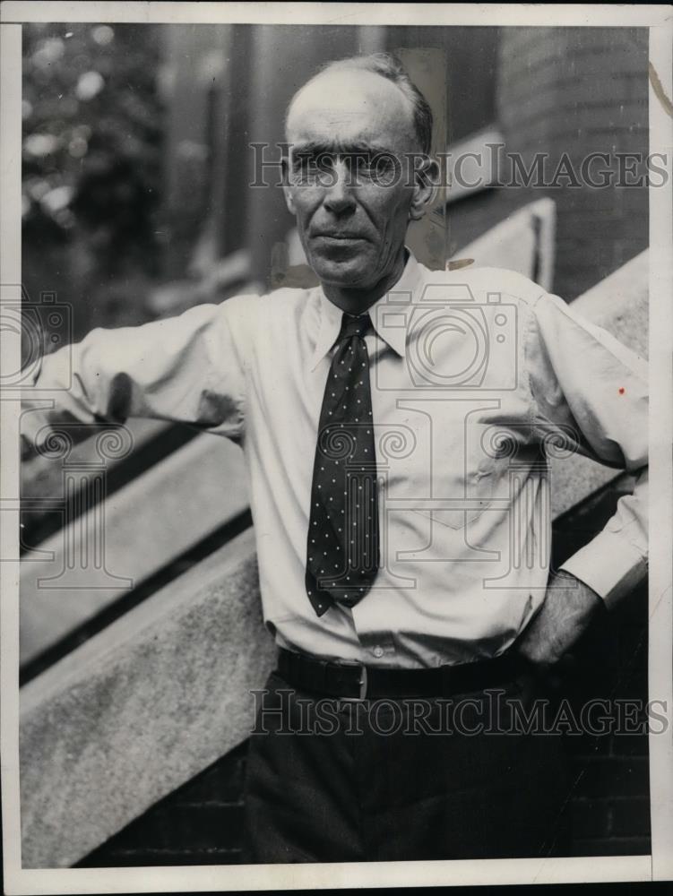 1932 Press Photo Mr John O Olson at his place of business - neo01919 - Historic Images