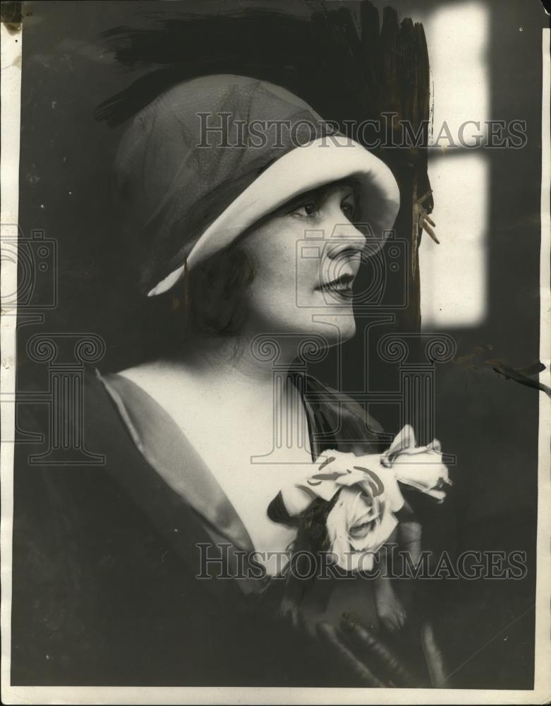 1924 Press Photo Mrs. Beverly Harris Wife of NY Banker - neo03619 - Historic Images