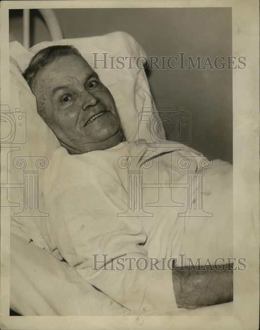 1932 Press Photo Gus Hanna in Hospital - neo03949 - Historic Images
