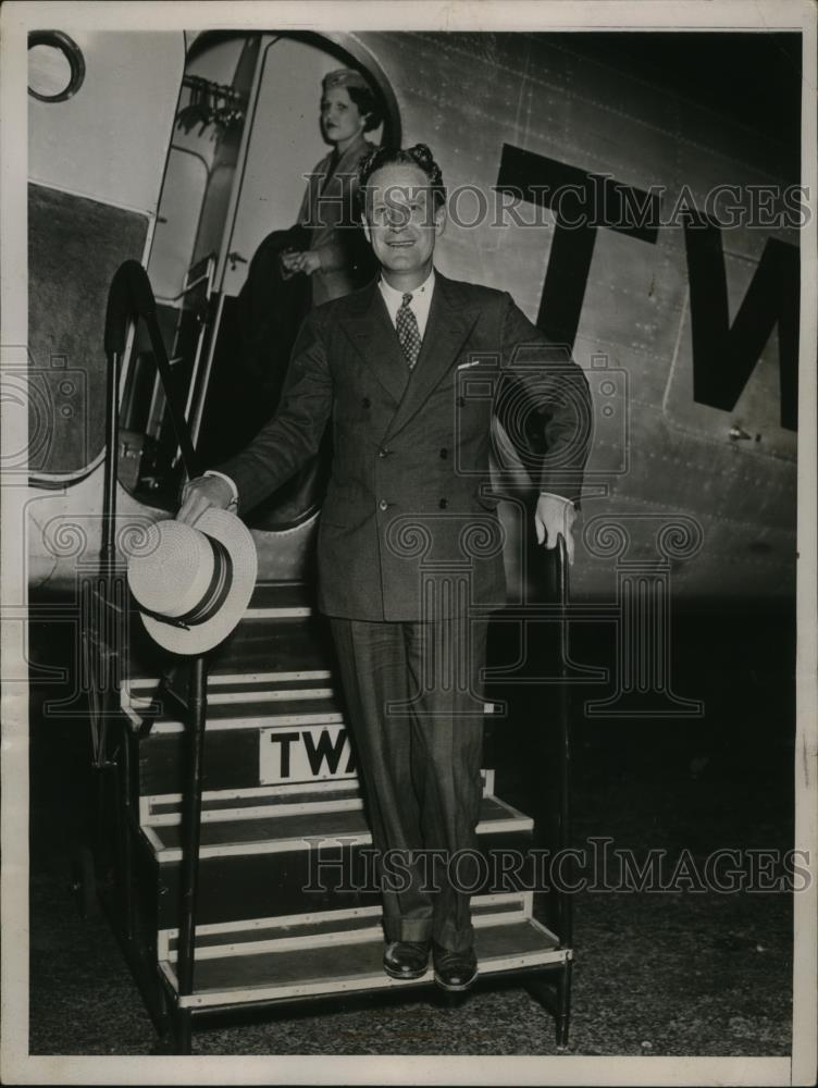 1936 Press Photo John Hamilton Republican Committee Chairman Arrives in Newark - Historic Images