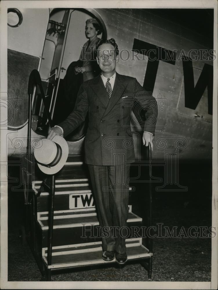 1936 Press Photo John Hamilton Republican Committee Chairman Arrives in Newark - Historic Images