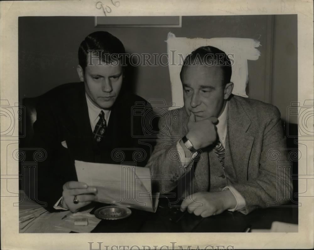 1943 Press Photo Herbert W. Pfahler &amp; Don Hornbeck - neo04391 - Historic Images