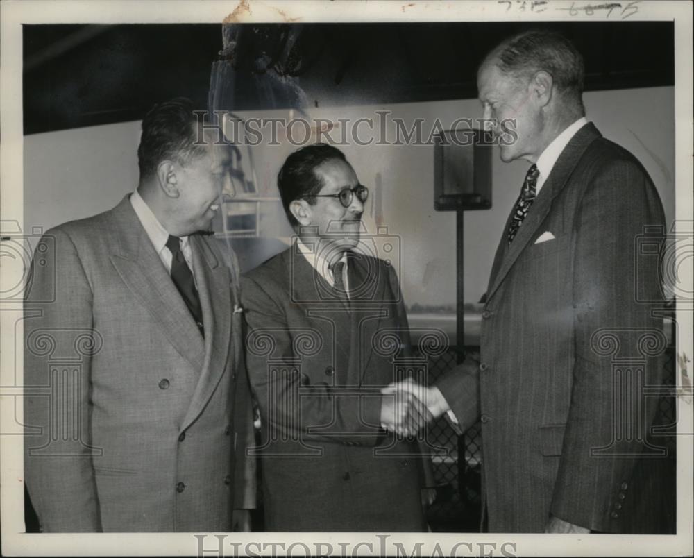 1952 Press Photo Don Victor, John Simmons &amp; HErnan Siles Zuazo at Washington - Historic Images