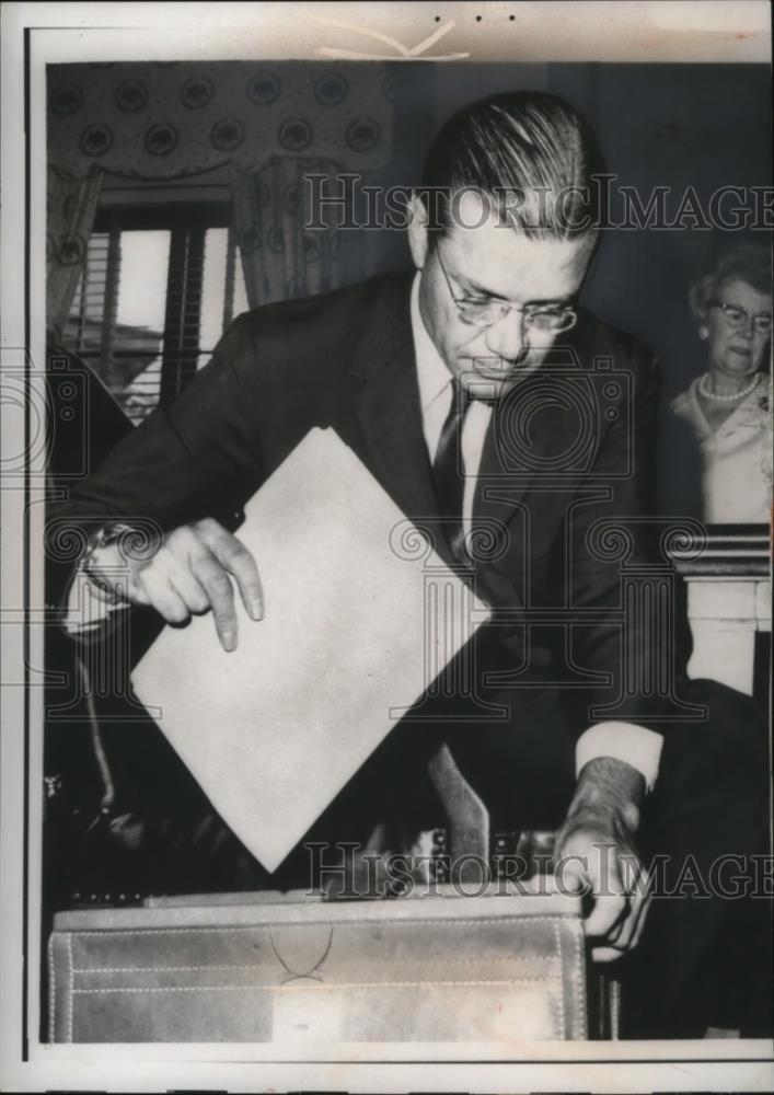 1962 Press Photo Robert S. McNamara at Senate Armed Services Hearing, Washington - Historic Images