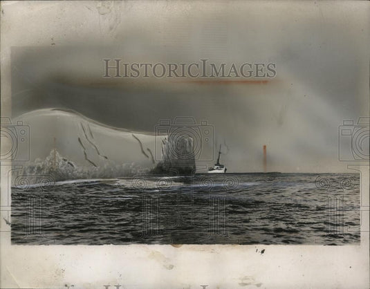 1935 Press Photo View of Immense Ice Berg Of the Mendota of The U S Coastguard - Historic Images