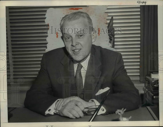1955 Press Photo Paul Butler speaking for TV and newsreel cameramen - nep03703 - Historic Images