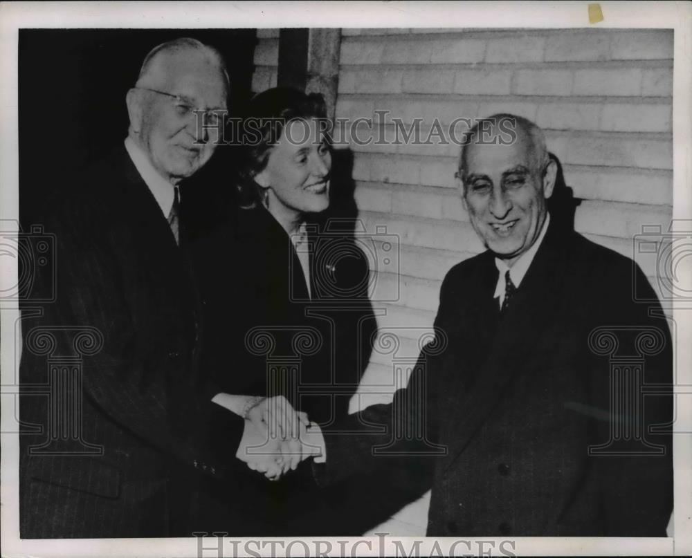 1952 Press Photo Mr. And Mrs. Schancht Shake Hands With Mohammed Mossadech - Historic Images