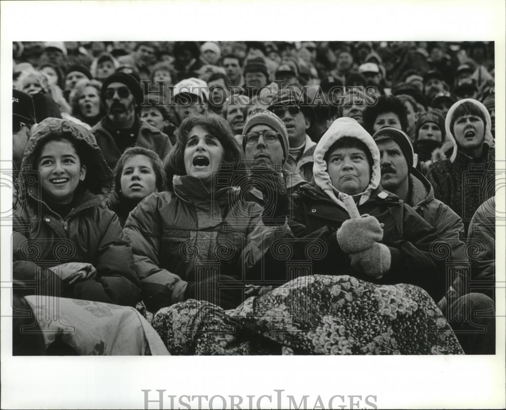 1993 Press Photo Hundreds of hearty Gonzaga Prep Bullpup, football fans cheer. - Historic Images