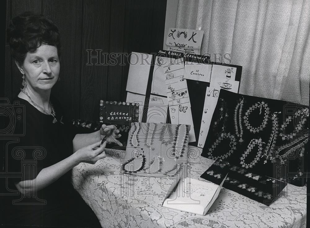 1975 Press Photo Mrs Felix McKinney demonstrates the lost art of tatti