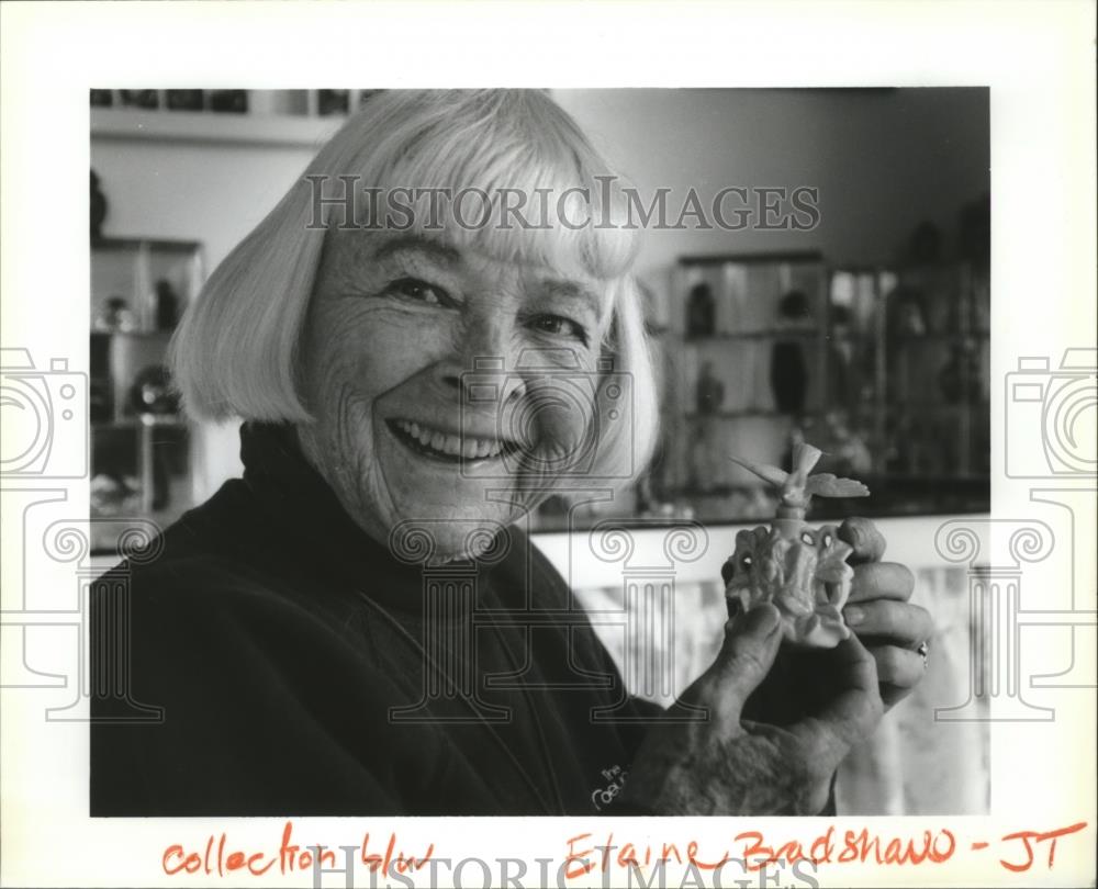 1993 Press Photo Hobbyist Elaine Bradshaw shows collection of perfume bottles - Historic Images