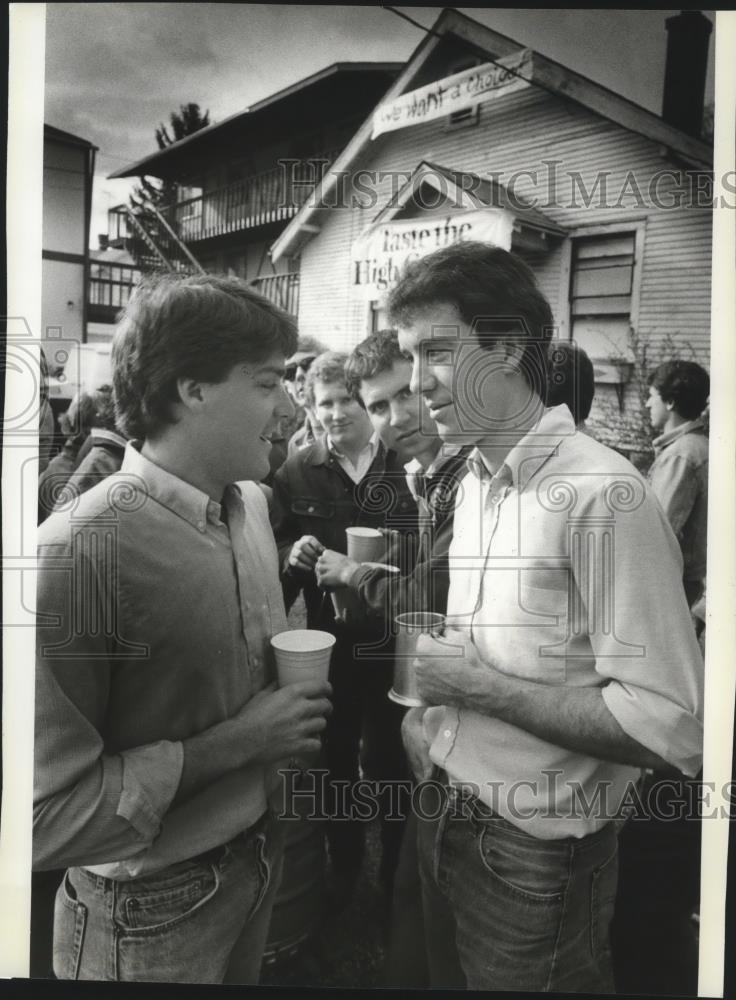 1981 Press Photo Shawn Hogan and Mike Shields, Gonzaga University, 1957 - Historic Images