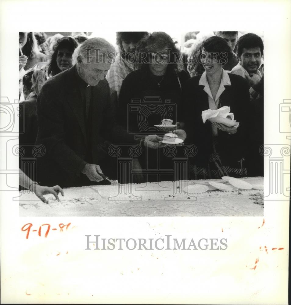 1981 Press Photo Reverend Bernard Caughlin at Gonzaga University&#39;s 100 birthday - Historic Images