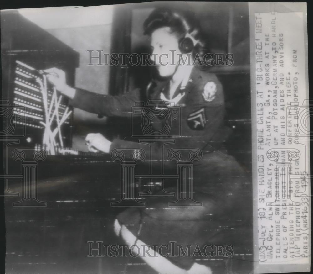 1945 Press Photo Alma Bradley handles calls during the &quot;Big Three&quot; conference - Historic Images