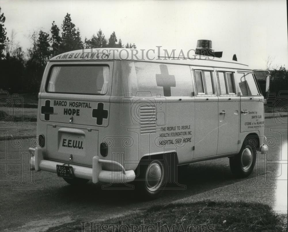 1967 Press Photo Ambulance & station wagon will start trip to Hospital Ship Hope - Historic Images