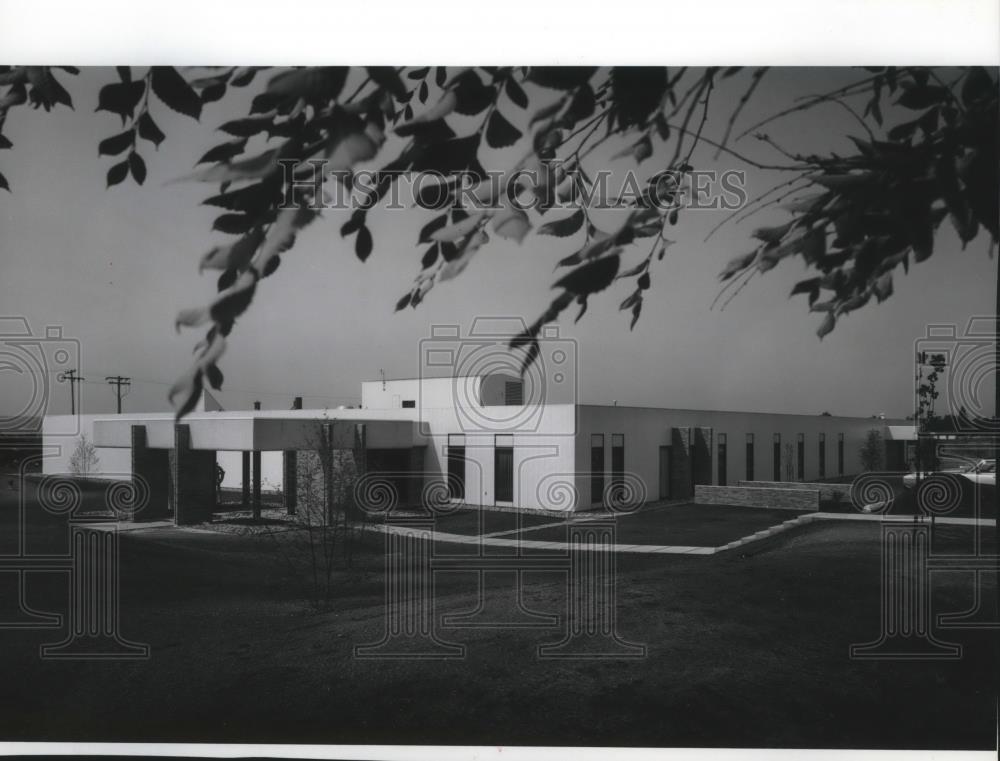 1977 Press Photo Hollister Stier Laboratories plant expansion project