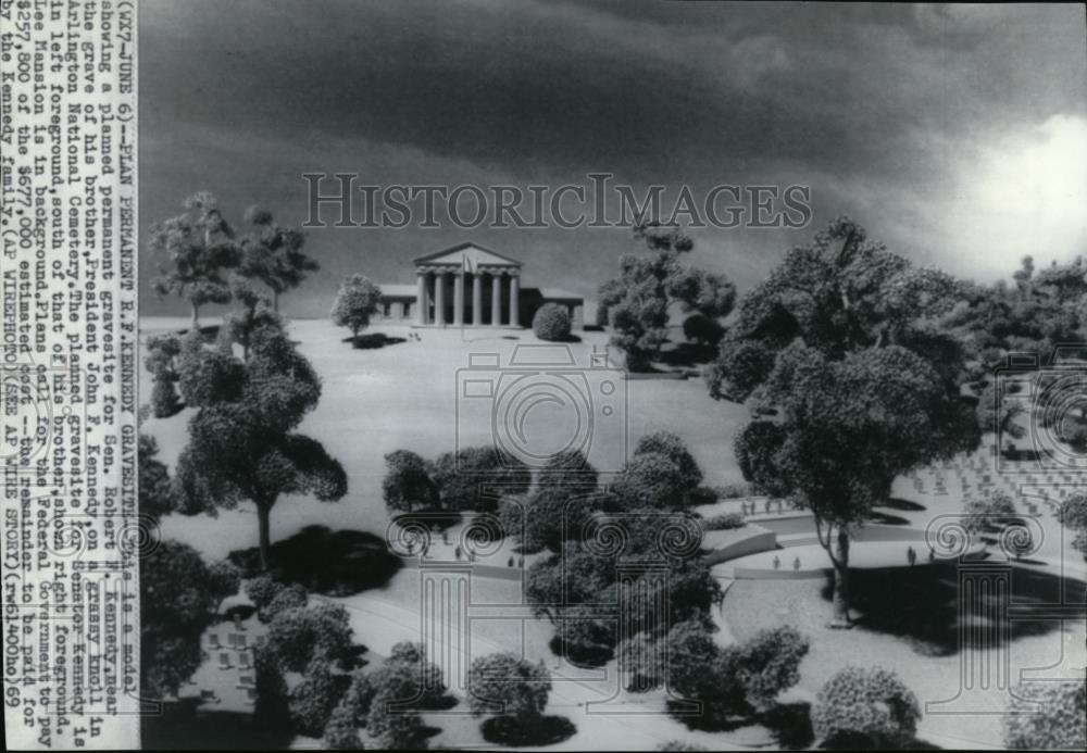 1969 Wire Photo A model of planned grave site for Sen. Robert F. Kennedy - Historic Images