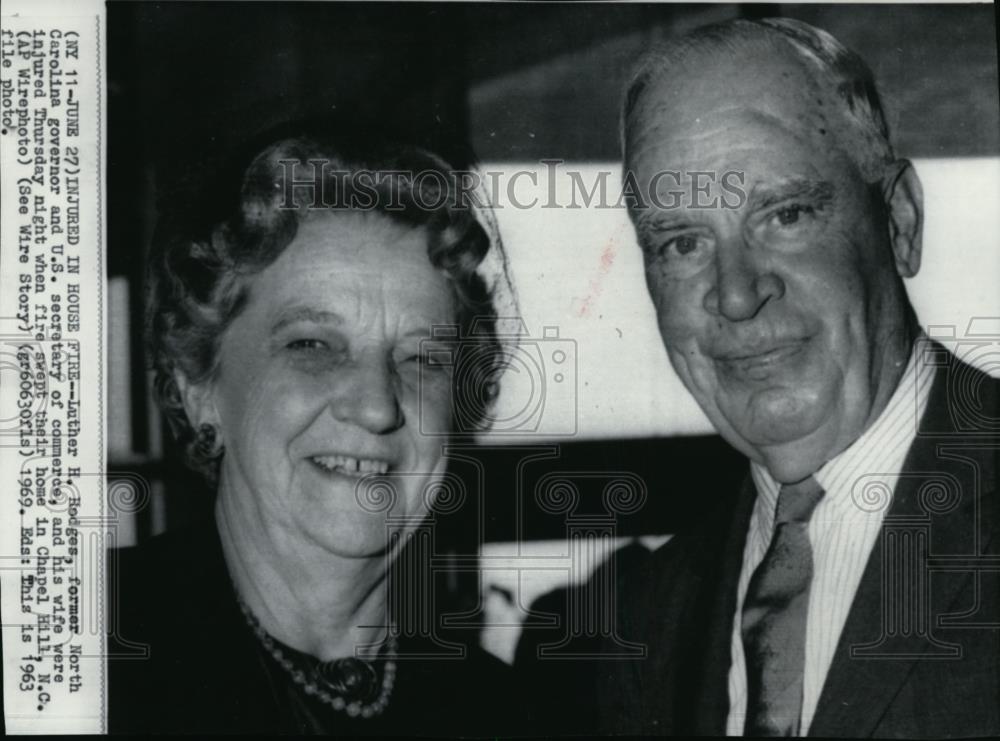 1969 Wire Photo Secretary of Commerce Luther Hodges and wife injured in fire - Historic Images