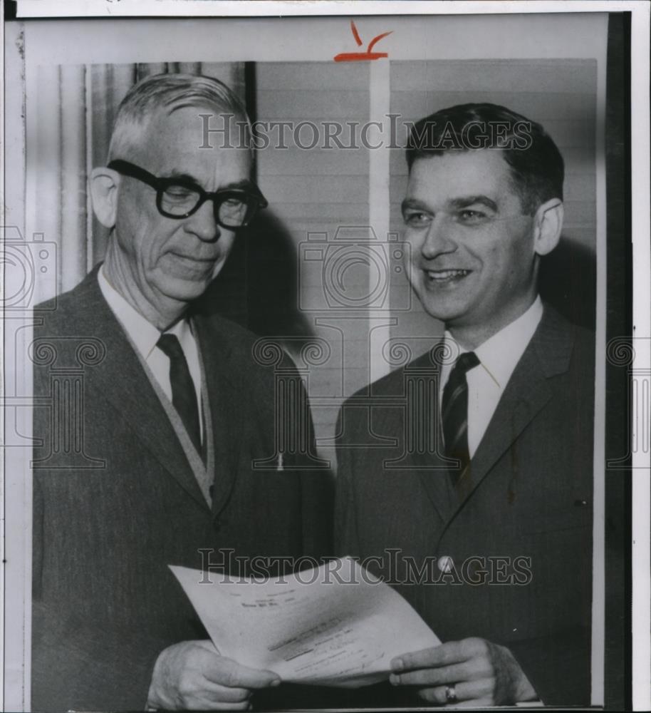 1961 Wire Photo Gov. Mark Hatfield handing a signed bill to President Strand - Historic Images