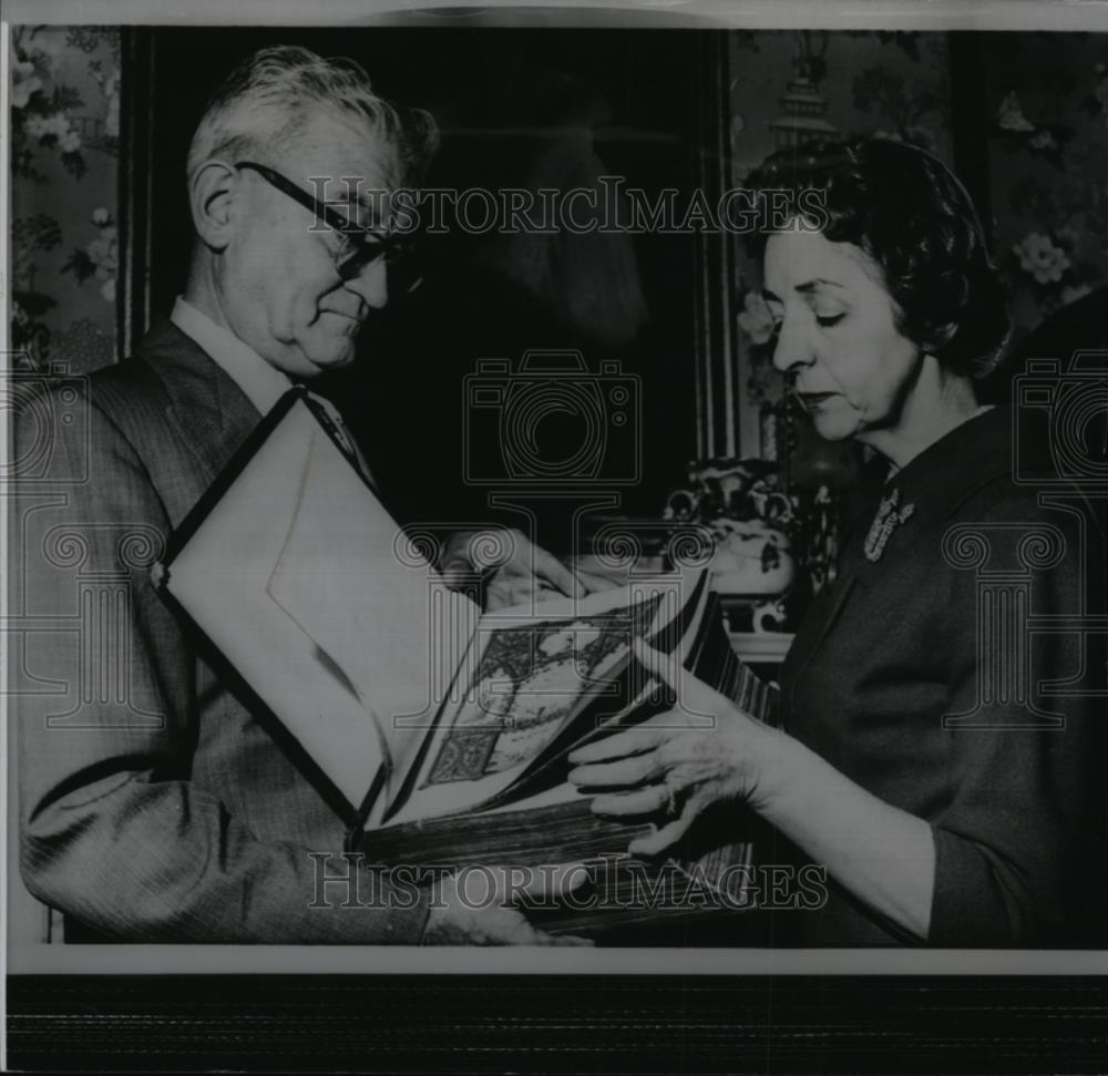 1960 Wire Photo Thomas A. Fitzgerald holding the Kennedy family Bible - Historic Images