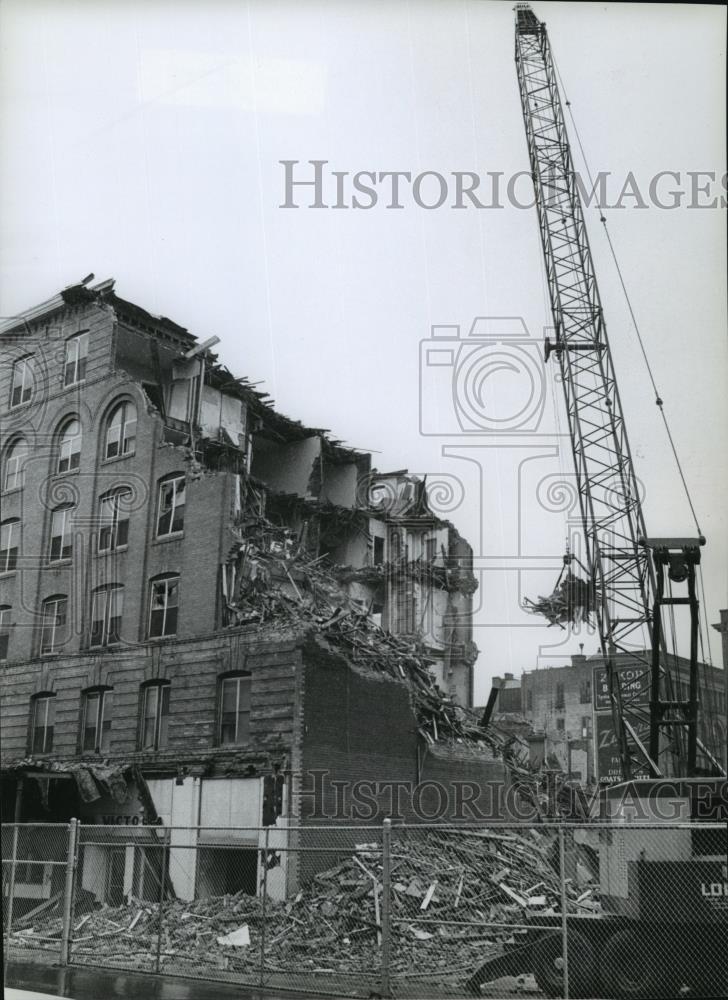 1979 Press Photo Demolition of Victoria Hotel - spa51660 - Historic Images