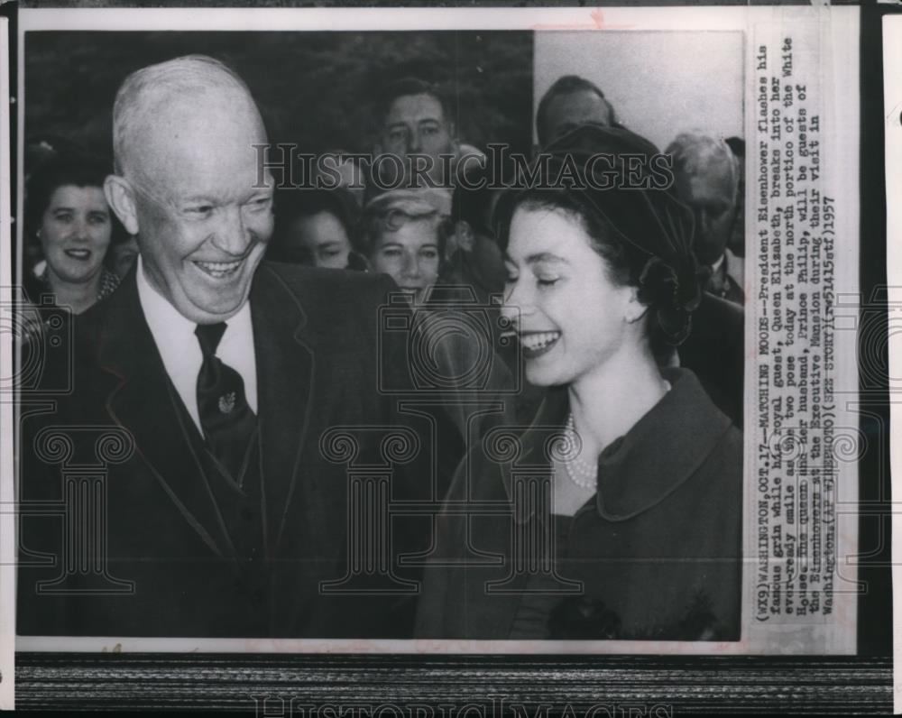 1957 Wire Photo Pres. Eisenhower posing with Queen Elizabeth at the White House - Historic Images