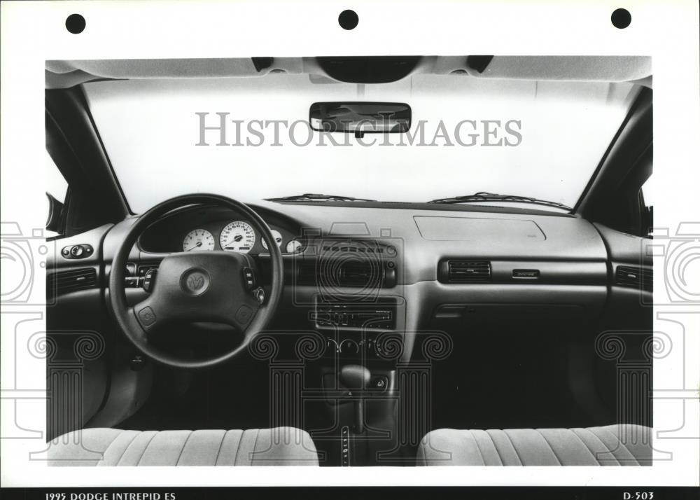 1995 Press Photo Interior of a 1995 Dodge Intrepid ES - spa66407 - Historic Images