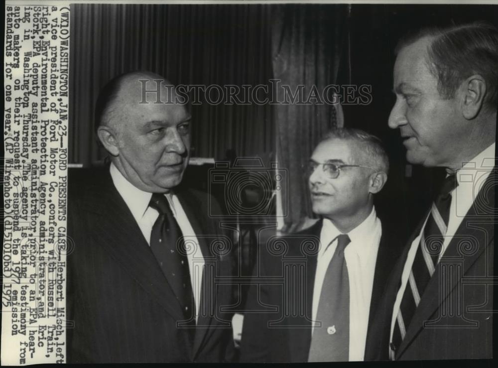 1975 Press Photo Herbert Misch, VP Ford Motor Co w/ EPA officials in Washington - Historic Images