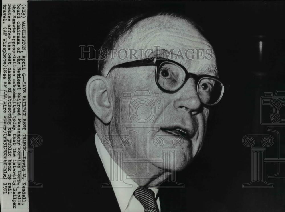 1971 Press Photo David Kendall talking to the Senate Appropriations subcommittee - Historic Images