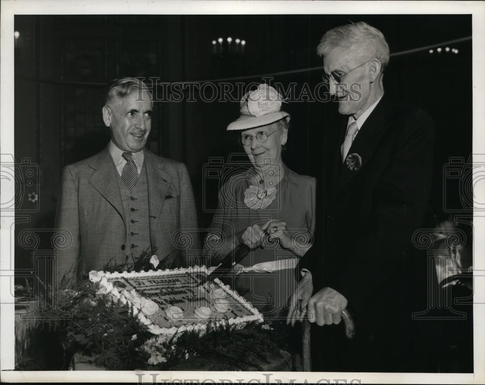 1943 Press Photo New York Longest Married Couples Mr and Mrs.Thomas Manley NYC - Historic Images