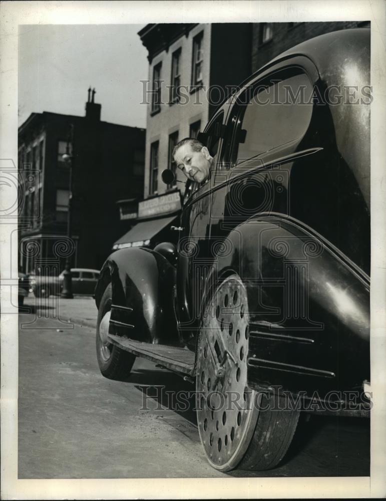 1942 Press Photo New York Nicholas Z.Grasso inventor of Minute Wheel NYC - Historic Images