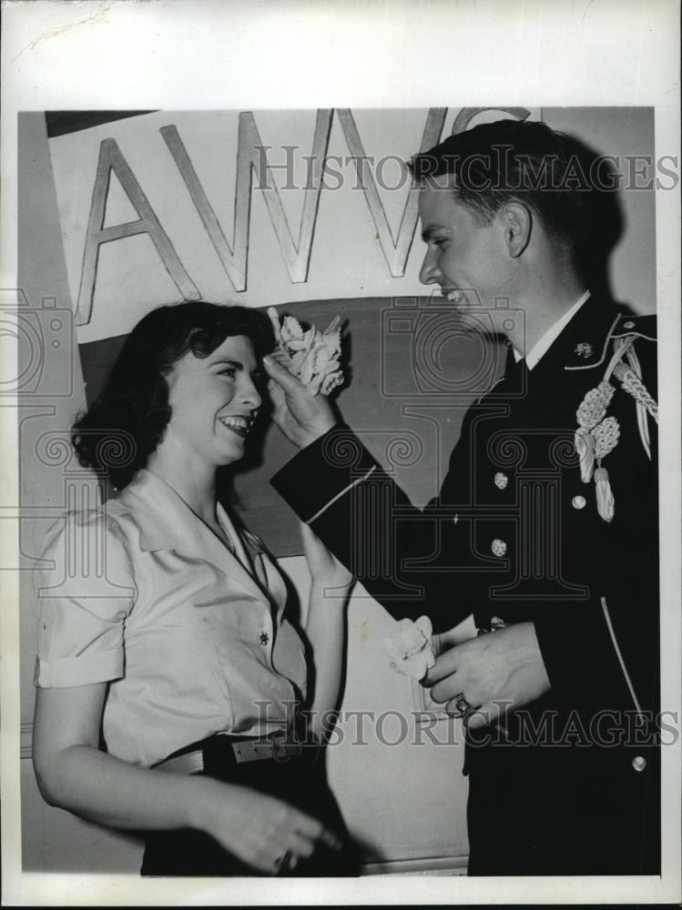 1942 Press Photo New York Serg. George Malcolm &amp; Rita O&#39;Connor at dance NYC - Historic Images