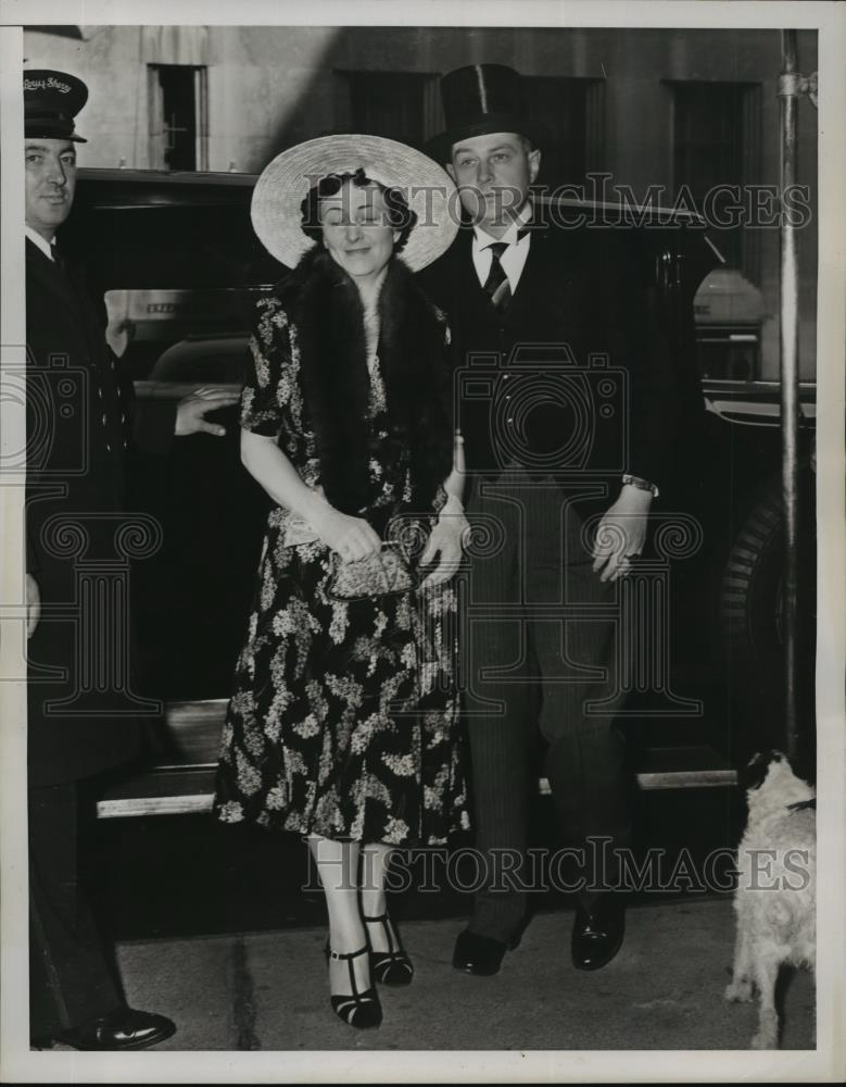 Press Photo New York Attorney General and wife arrive at wedding NYC - Historic Images