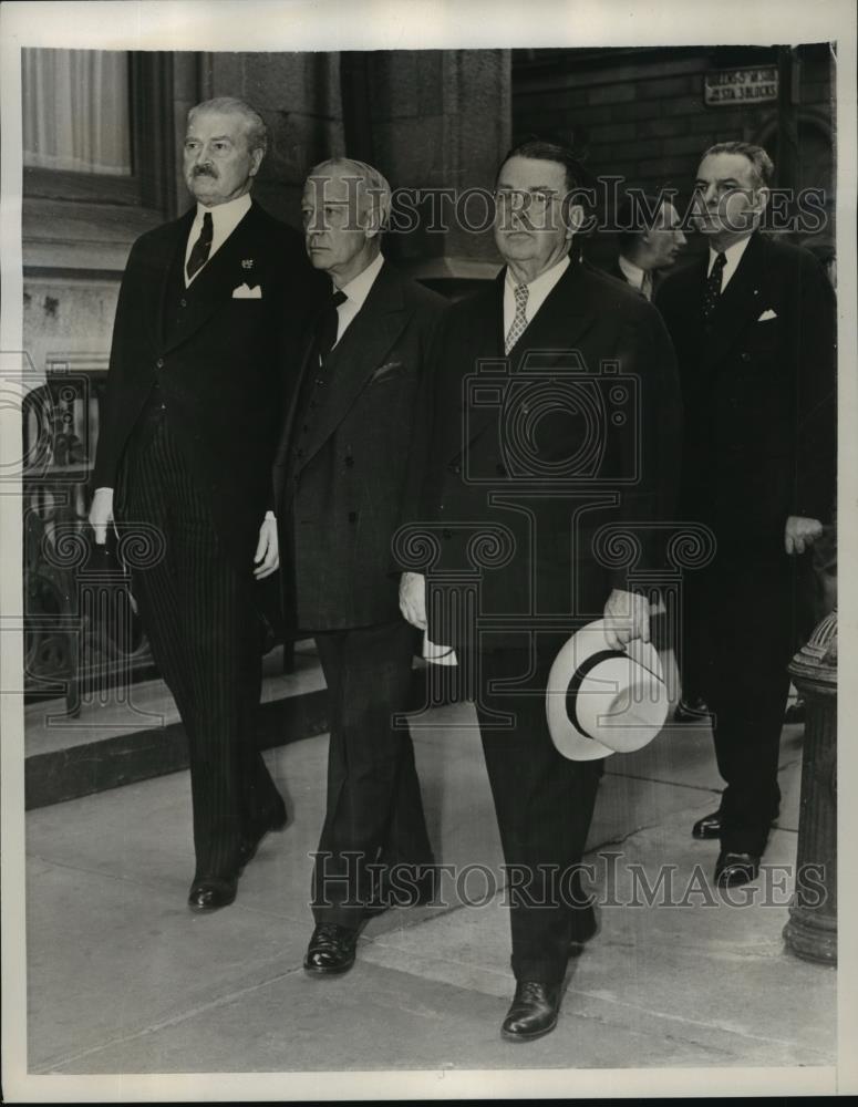 1938 Press Photo New York Following Cardinal Hayes Casket to St. Patrick&#39;s NYC - Historic Images