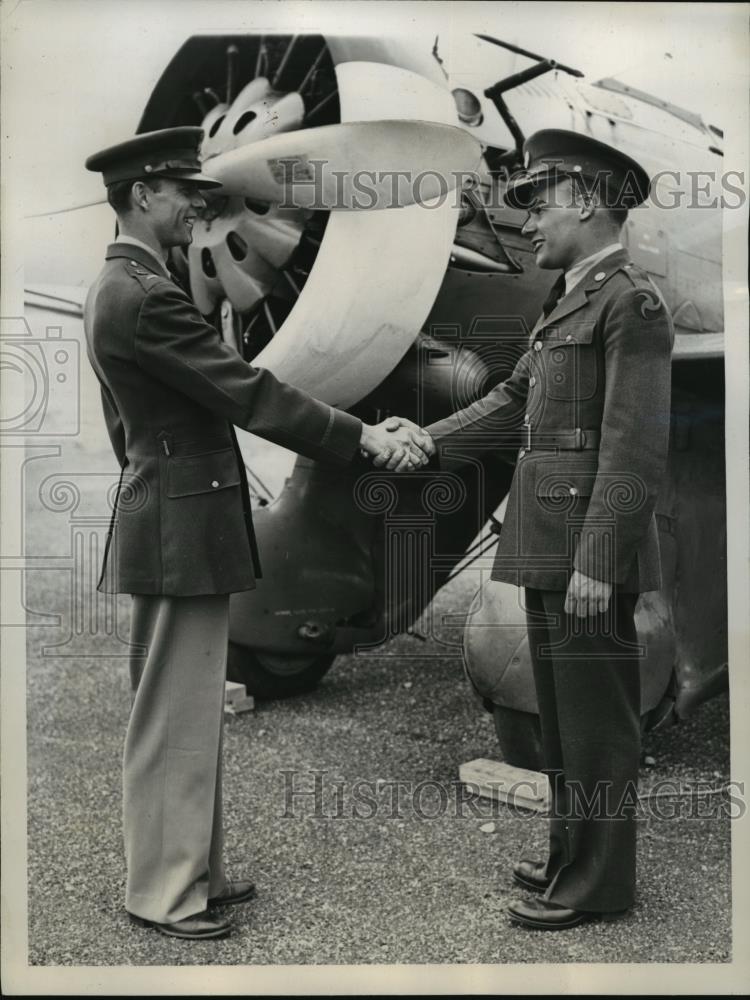 1938 Press Photo New York Pvt Robert Fraser typical modern soldier NYC - Historic Images