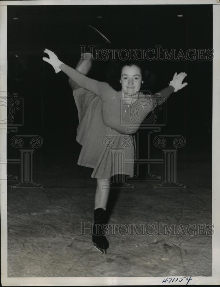 1938 Press Photo New York Mary Olive Winslow at Skating Club of NYC - neny09436 - Historic Images