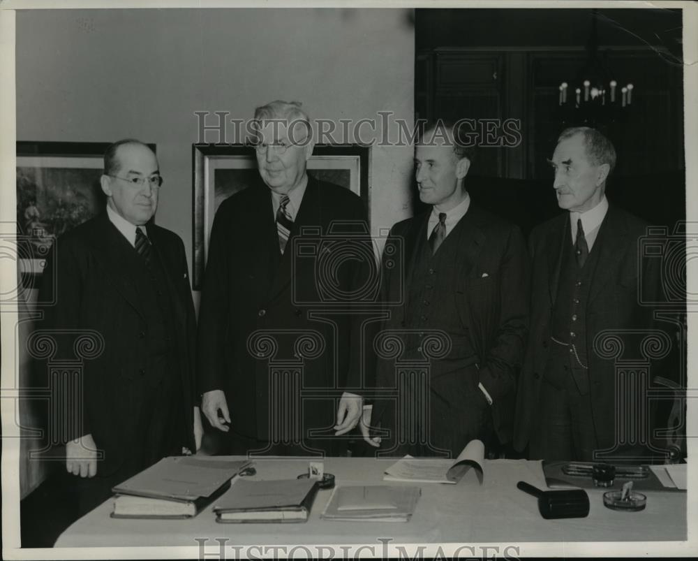 1938 Press Photo New York Trotting Club Merger Prince George Hotel NYC - Historic Images