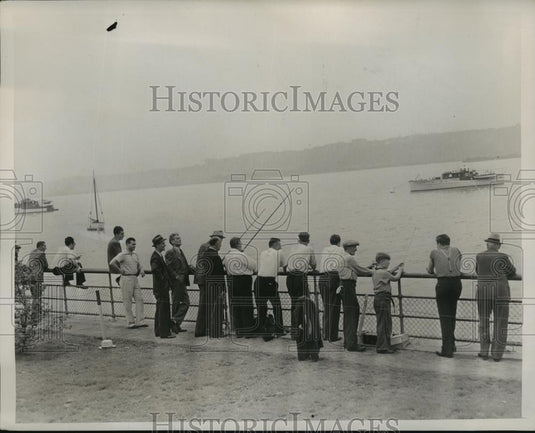 1938 Press Photo New York men fishing North River at 83rd St bridge NYC - Historic Images