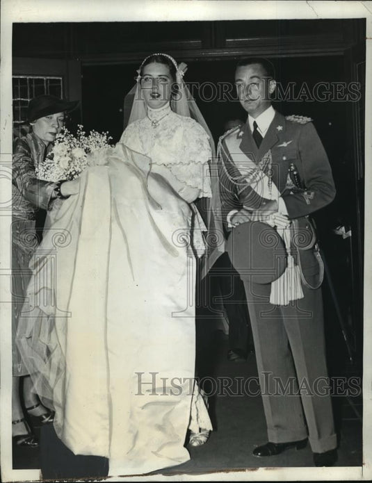 1935 Press Photo New York Lt A Pallavincini of Italy & bride NYC - neny10083 - Historic Images