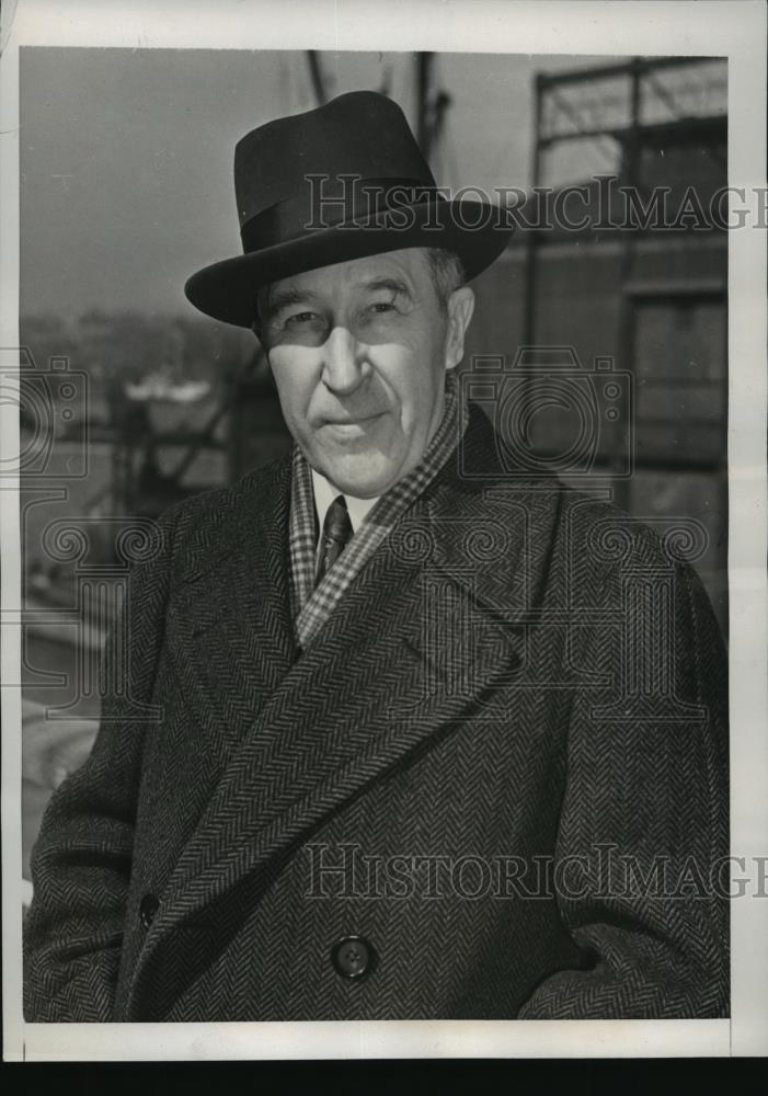 1938 Press Photo New York Columnist sails on Roosevelt NYC - neny10235 - Historic Images