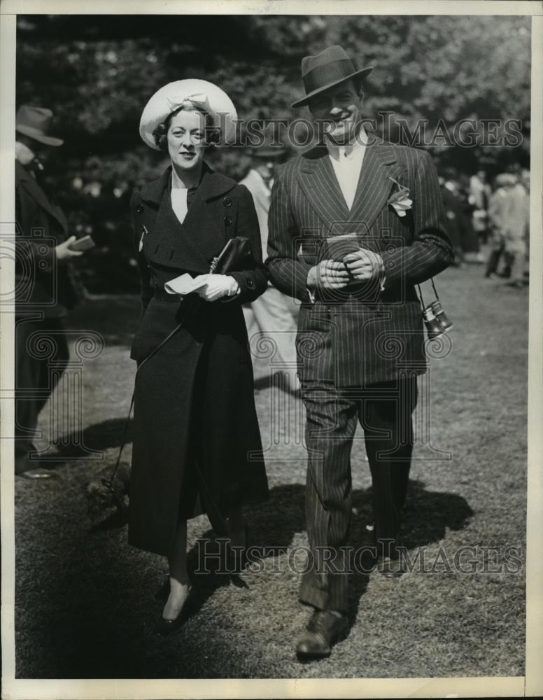 1936 Press Photo New York Mr &amp; Mrs Herbert Weston at Belmont Park NYC - Historic Images