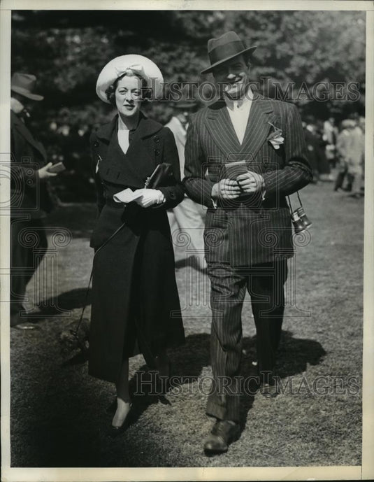 1936 Press Photo New York Mr & Mrs Herbert Weston at Belmont Park NYC - Historic Images